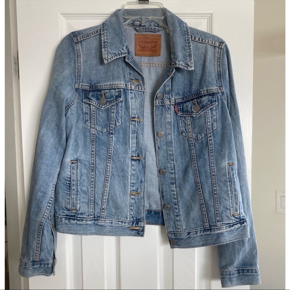 Levi's jean jacket - Medium